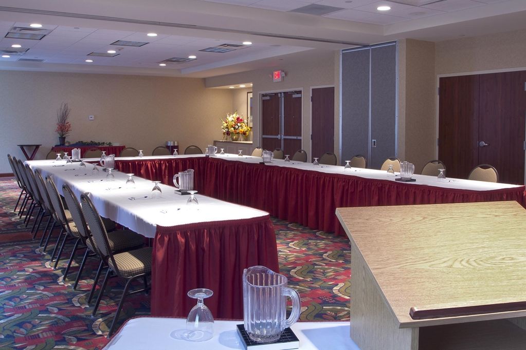 Hilton Garden Inn Columbus-University Area Бизнес фото